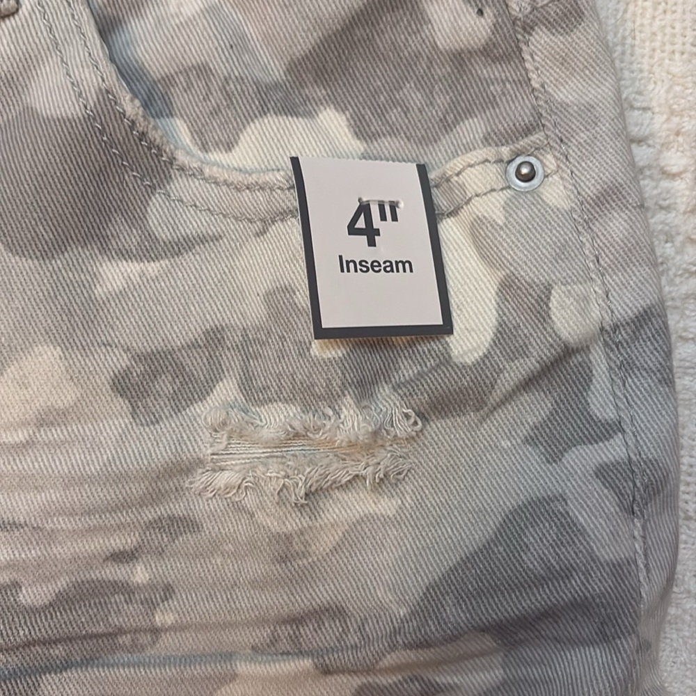 Time And Tru Camouflage Women's Shorts Relaxed Fit Mid Rise | Size 10 - Picture 4 of 13